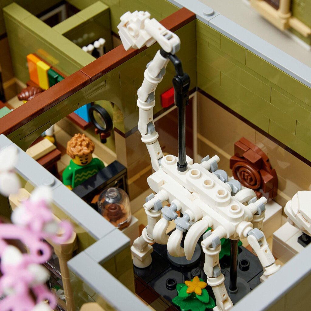 LEGO® Icons 10326 Přírodovědné muzeum - Pompo.cz - Hračky online