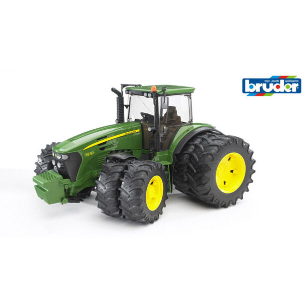 Traktor JOHN DEERE s dvojitými koly