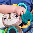 BRIGHT STARTS Hračka na C krúžku Playful Pals leňoch 0 m+