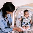 INGENUITY Houpačka s adaptérem s melodií Abernathy 0 m+, do 9 kg, 2019